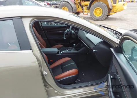 2024 Mazda Mazda3 Hatchback 2.5 Carbon Turbo from USA, damaged, VIN JM1BPBYY6R1704673